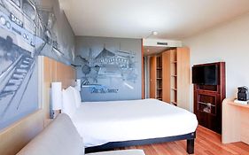 Hotel Ibis Centre Gare Saint Charles  3*